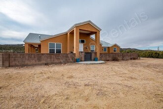 9076 Mountain Shadow Rd in Kingman, AZ - Foto de edificio - Building Photo