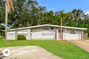 3521 Schwalbe Dr in Sarasota, FL - Building Photo
