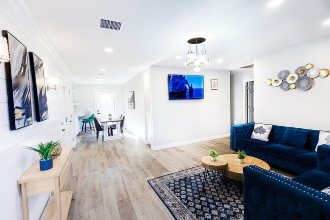 451 E Lincoln Ave in Escondido, CA - Building Photo - Building Photo