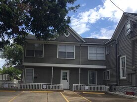 805 W Main St, Unit Suite # 6 in Brenham, TX - Building Photo