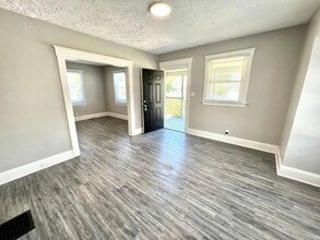 1823 Sundale Ave in North College Hill, OH - Building Photo - Building Photo