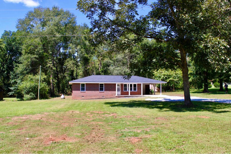 882 Campbell Rd in Covington, GA - Building Photo