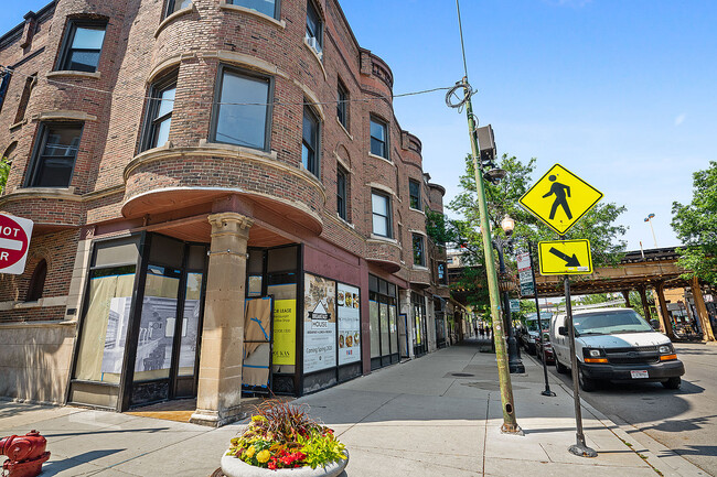 1002 W Dakin St, Unit #2 in Chicago, IL - Foto de edificio - Building Photo