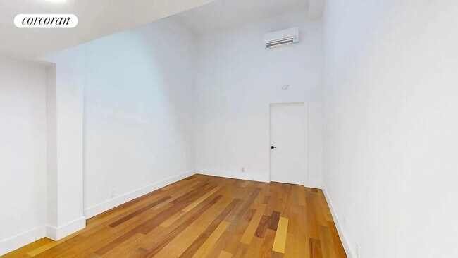 659 10th Ave in New York, NY - Building Photo - Building Photo