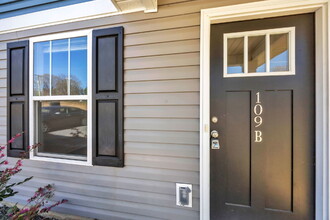 109 Old Liberty Rd in Easley, SC - Foto de edificio - Building Photo