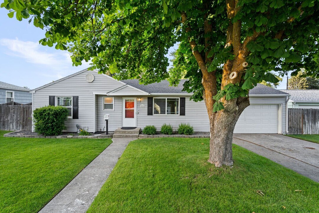 3016 W Sanson Ave in Spokane, WA - Building Photo