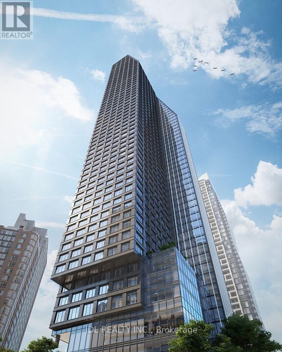 8-2318 Wellesley St W in Toronto, ON - Building Photo