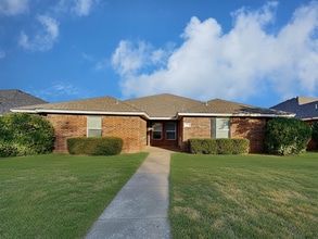 526 N Brentwood Ave in Lubbock, TX - Foto de edificio - Building Photo