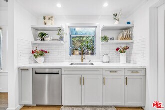 714 Crestmoore Pl in Los Angeles, CA - Building Photo - Building Photo