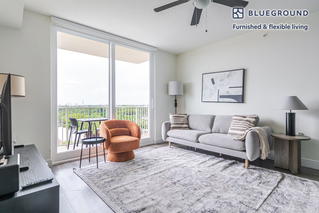 987 SW 37th Ave in Miami, FL - Building Photo