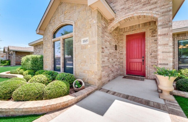5505 San Clemente Dr in Midland, TX - Foto de edificio - Building Photo