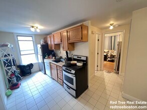 214 Freeman St in Brookline, MA - Building Photo - Building Photo