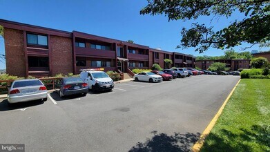 1501 S George Mason Dr, Unit 23 in Arlington, VA - Building Photo - Building Photo