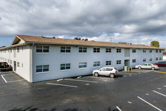 Windward West in Cocoa Beach, FL - Building Photo - Building Photo