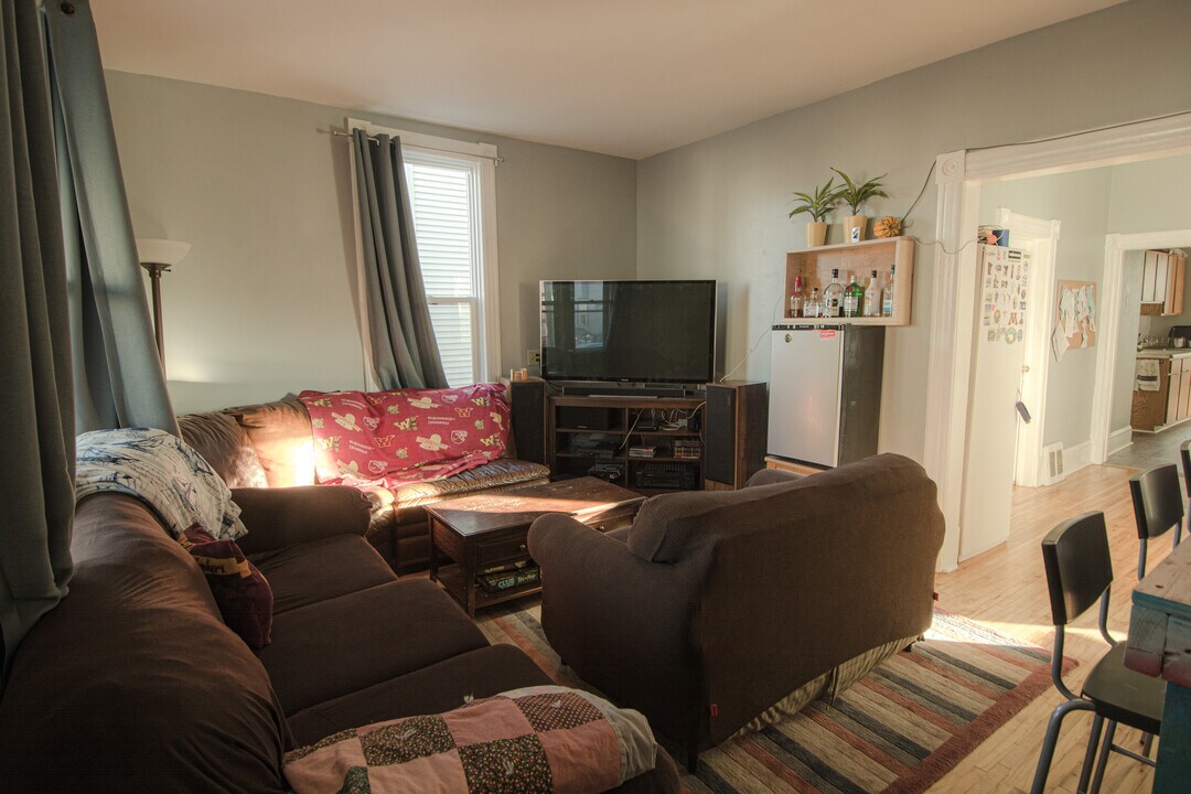 1100 15th Ave SE, Unit U1-Room 2 in Minneapolis, MN - Building Photo