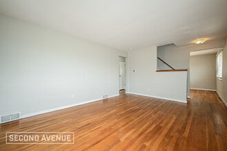 1031 Greenlawn Dr in Pittsburgh, PA - Building Photo - Building Photo