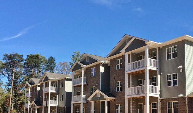 Abbington Gardens in Winston-Salem, NC - Building Photo - Primary Photo