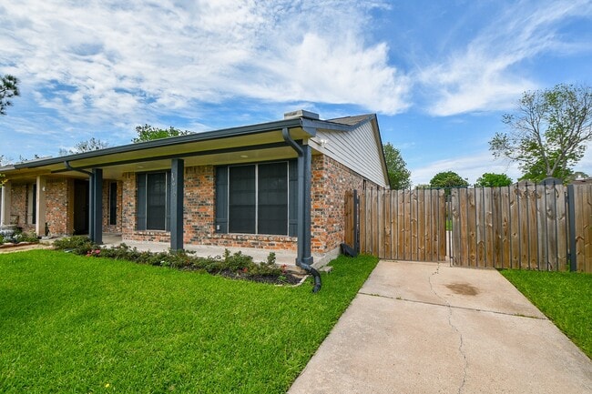 property at 13910 Bonnercrest Dr