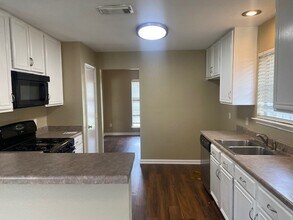 5906 Drenner Park Ln in Houston, TX - Foto de edificio - Building Photo