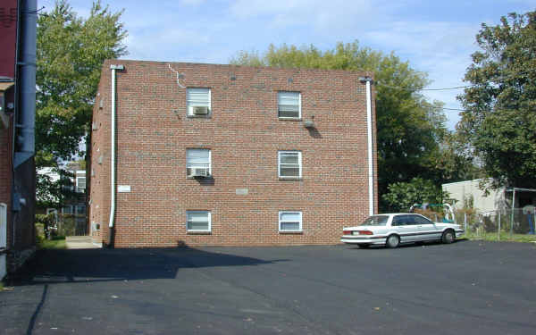 5910 Erdrick St in Philadelphia, PA - Foto de edificio