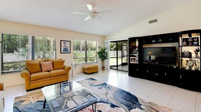 7893 Timberwood Cir in Sarasota, FL - Building Photo - Building Photo