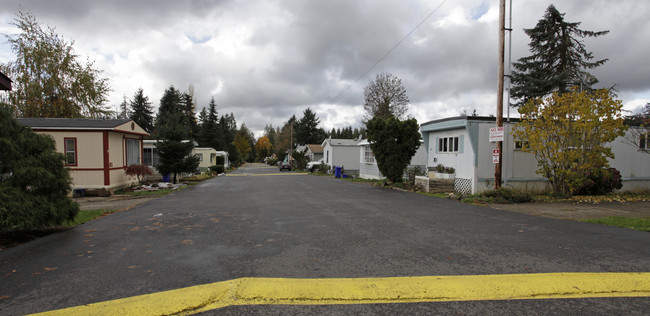 Excalibur Village in Oregon City, OR - Building Photo - Building Photo