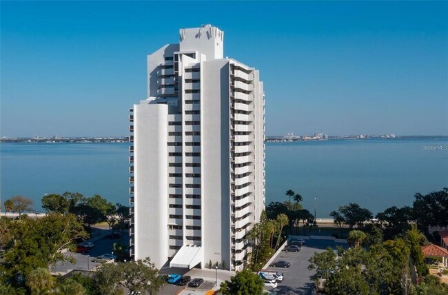 4141 Bayshore Blvd in Tampa, FL - Foto de edificio - Building Photo