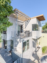 1513 S Orange Grove Ave in Los Angeles, CA - Foto de edificio - Building Photo