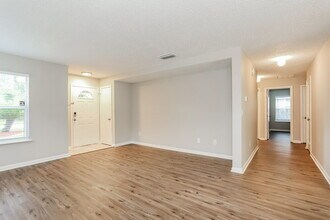 5736 Birds Nest Ln in Jacksonville, FL - Building Photo - Building Photo
