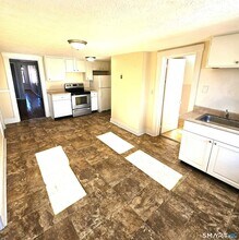 37 Bloomfield Ave in Windsor, CT - Foto de edificio - Building Photo