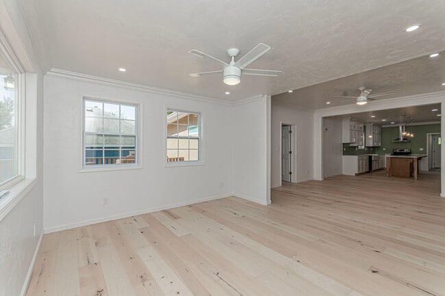 829 N Broadway St in Chapman, KS - Building Photo - Building Photo