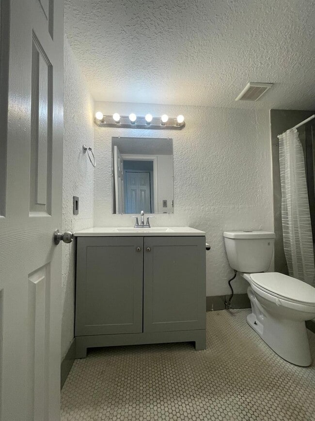651 NW 42nd Ct, Unit 118 in Deerfield Beach, FL - Foto de edificio - Building Photo