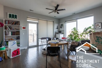2348 N Lister Ave in Chicago, IL - Building Photo - Building Photo