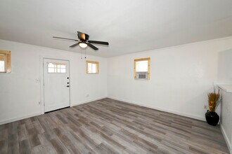 425 Palo Alto Dr in Von Ormy, TX - Building Photo - Building Photo