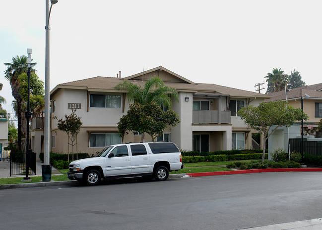 1211 W Lynne Ave in Anaheim, CA - Building Photo - Building Photo