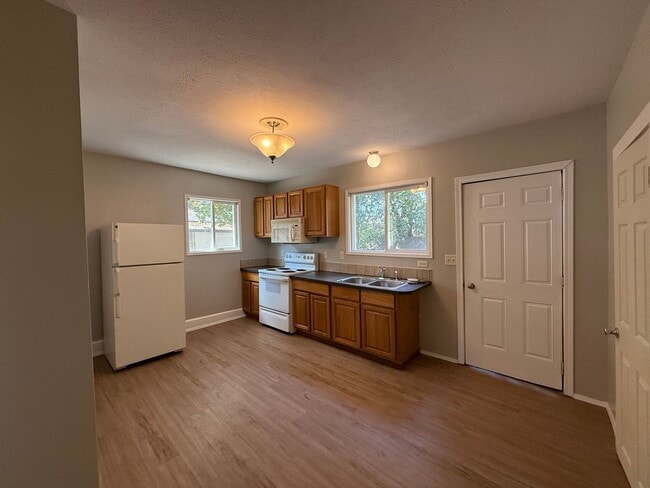 property at 1624 W 6th Ave