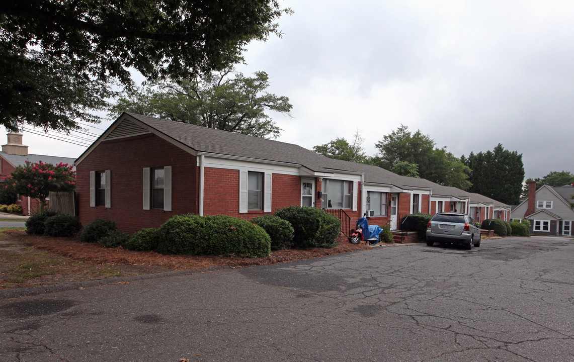 302 S Broad St in Gastonia, NC - Building Photo