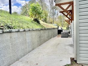 256 Liner Cove Rd in Waynesville, NC - Building Photo - Building Photo