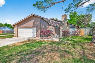 15903 Hickory Knoll Dr in Houston, TX - Building Photo