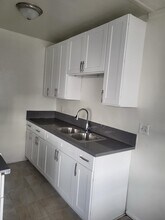 4542 W 17th St, Unit 7 in Los Angeles, CA - Foto de edificio - Building Photo