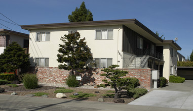 Howard Apartments in San Leandro, CA - Building Photo - Building Photo