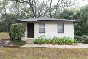 2040 Hollywood Dr in Tallahassee, FL - Building Photo