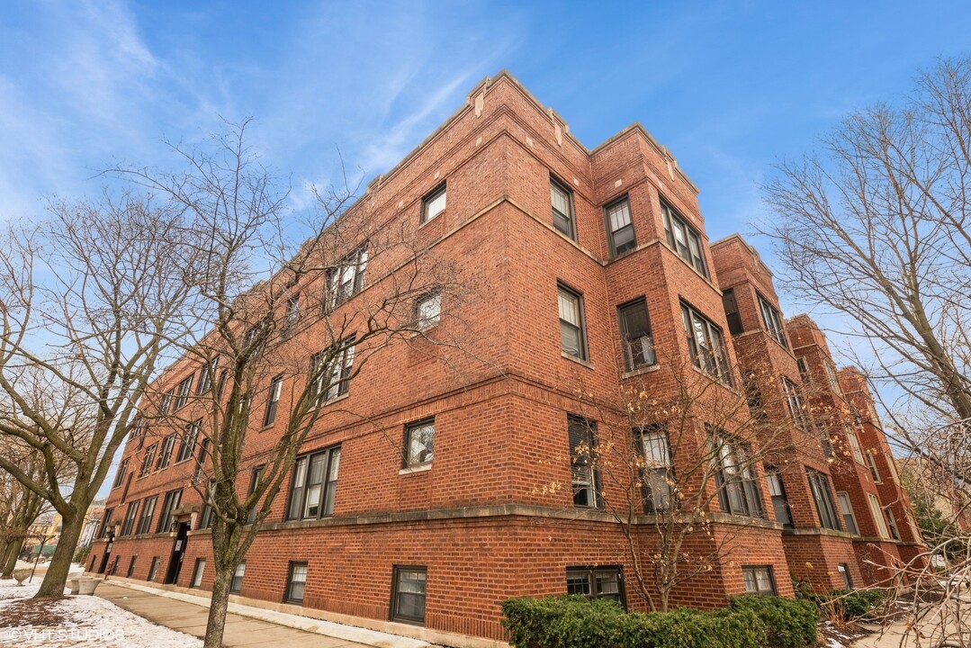 1651 W Balmoral Ave, Unit 1 in Chicago, IL - Building Photo