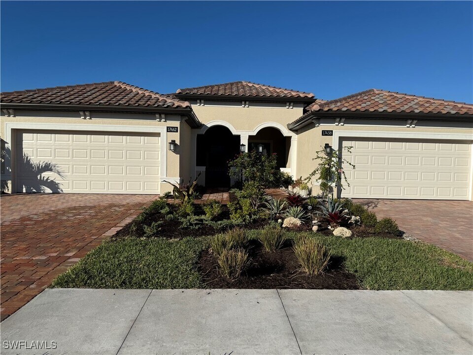 17442 Caravita Ln in Ft. Myers, FL - Building Photo