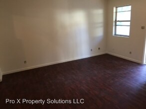 1303 E 9th St in Pittsburg, KS - Building Photo - Building Photo