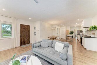302 San Marco Dr in Venice, FL - Building Photo - Building Photo