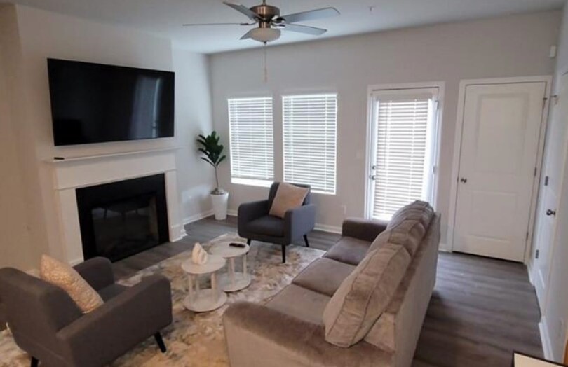 Room in Townhome on Shaffer Ct in Union City, GA - Building Photo