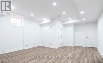 1229 Ironbridge Rd in Oakville, ON - Building Photo - Building Photo