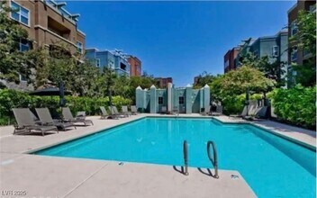 62 E Serene Ave in Las Vegas, NV - Building Photo - Building Photo