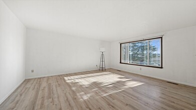 4202 Maple Ln in West Richland, WA - Building Photo - Building Photo